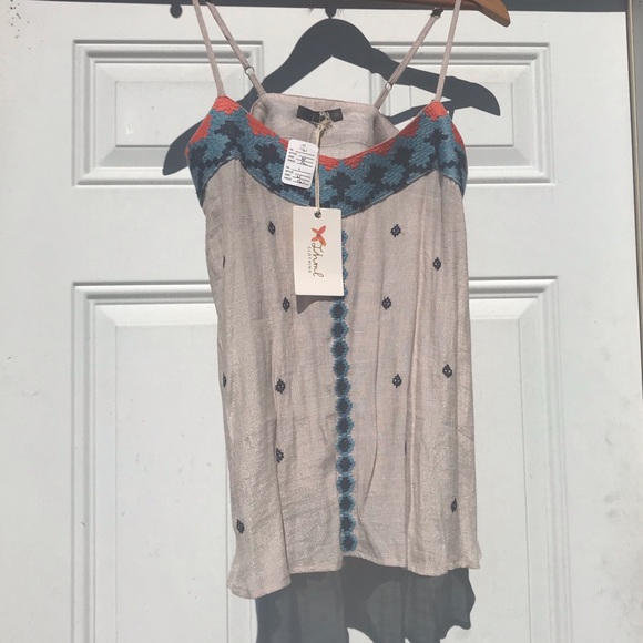 THML Tops - embroidered top NWT - thml clothing - Picture 2 of 8